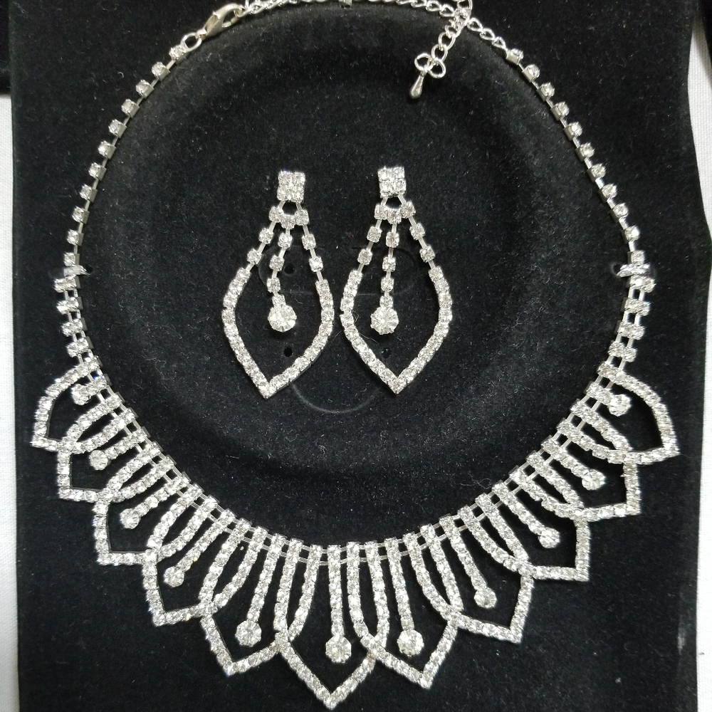 Rhinestone necklace set